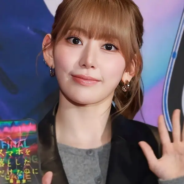 Miyawaki Sakura (宮脇 咲良)